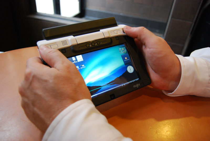 Illustration for article titled Hands On With Fujitsu's $999 LifeBook U810 UMPC